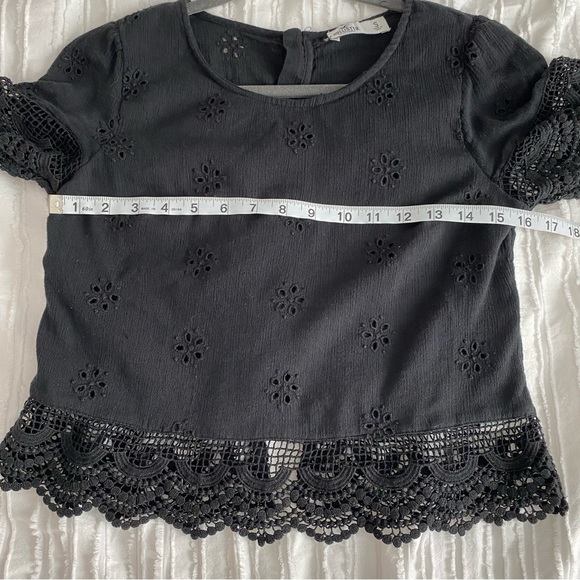 Hollister Black Lace Eyelet Boho Short Sleeve Top Size Small - Picture 5 of 8